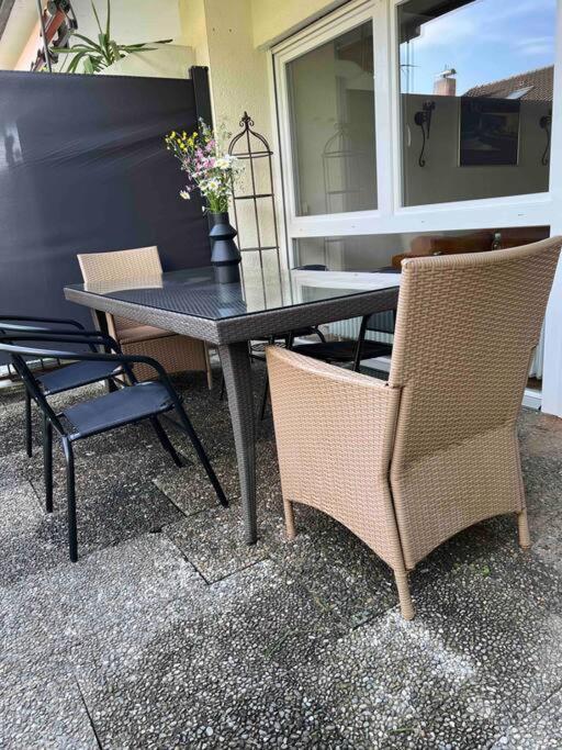 Reiheneckhaus Mit Garten Und Terasse Tettnang Exterior photo